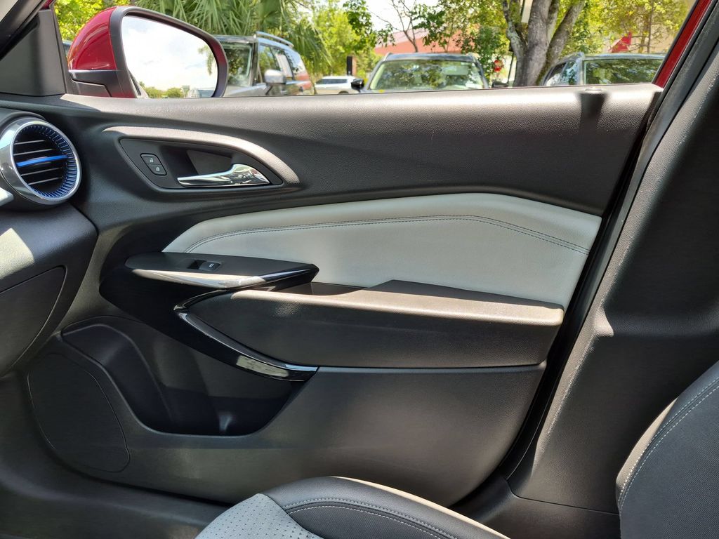 Thumbnail: 2025 Chevrolet Trax - 32