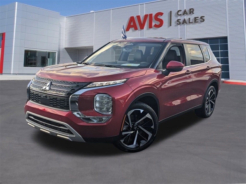 2024 Mitsubishi Outlander SE's photo