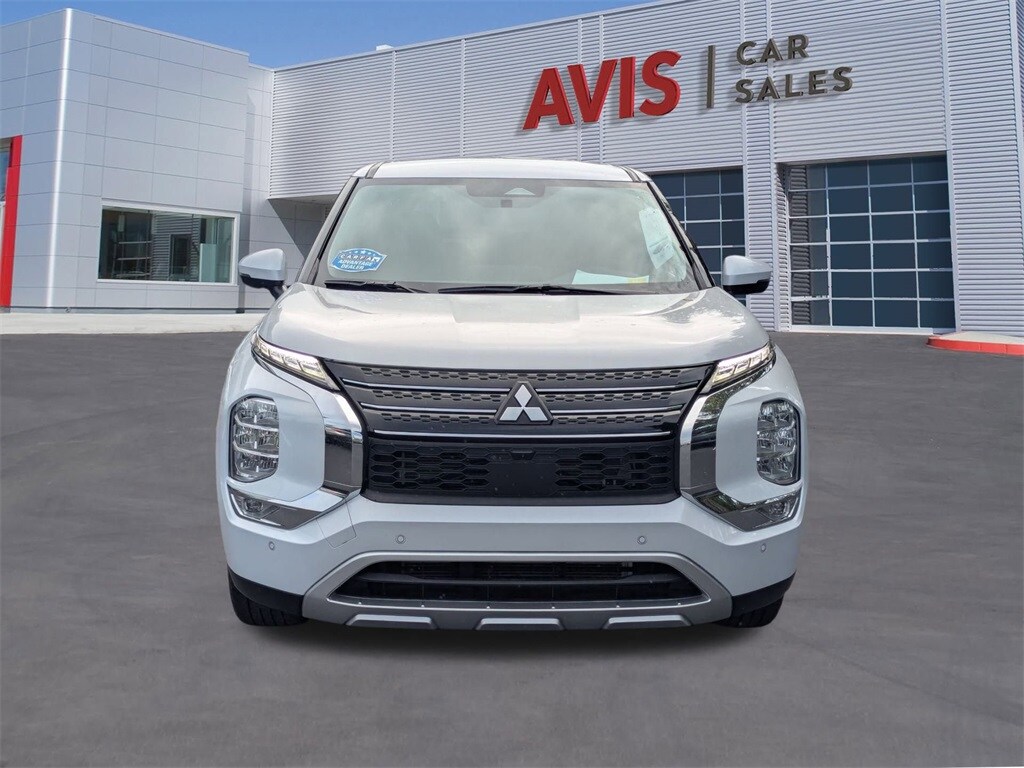 2024 Mitsubishi Outlander SE photo 2