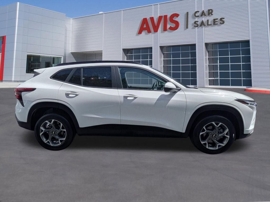 Thumbnail: 2025 Chevrolet Trax - 5