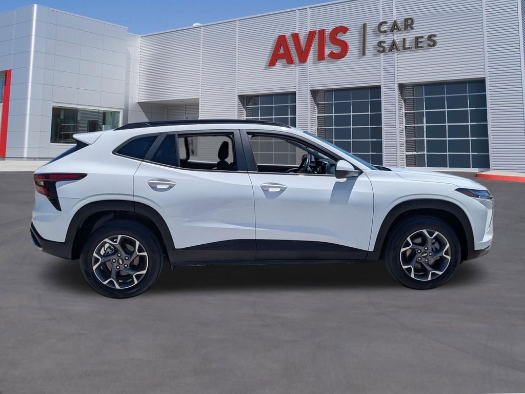 Thumbnail: 2025 Chevrolet Trax - 5
