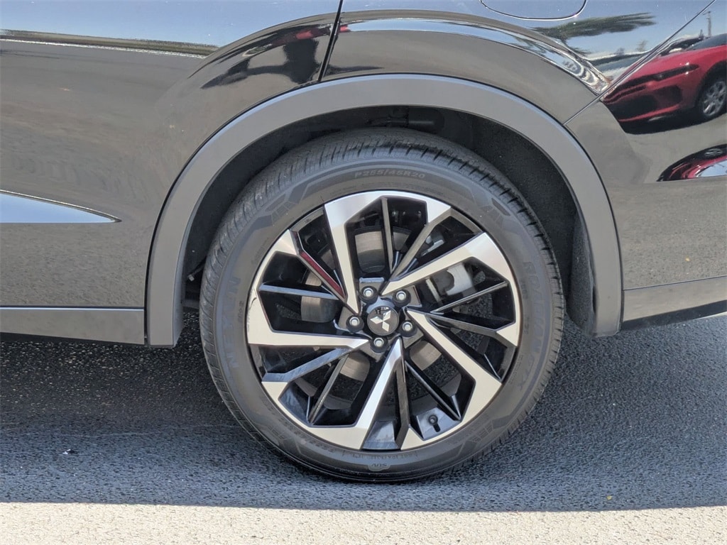 Thumbnail: 2023 Mitsubishi Outlander - 37