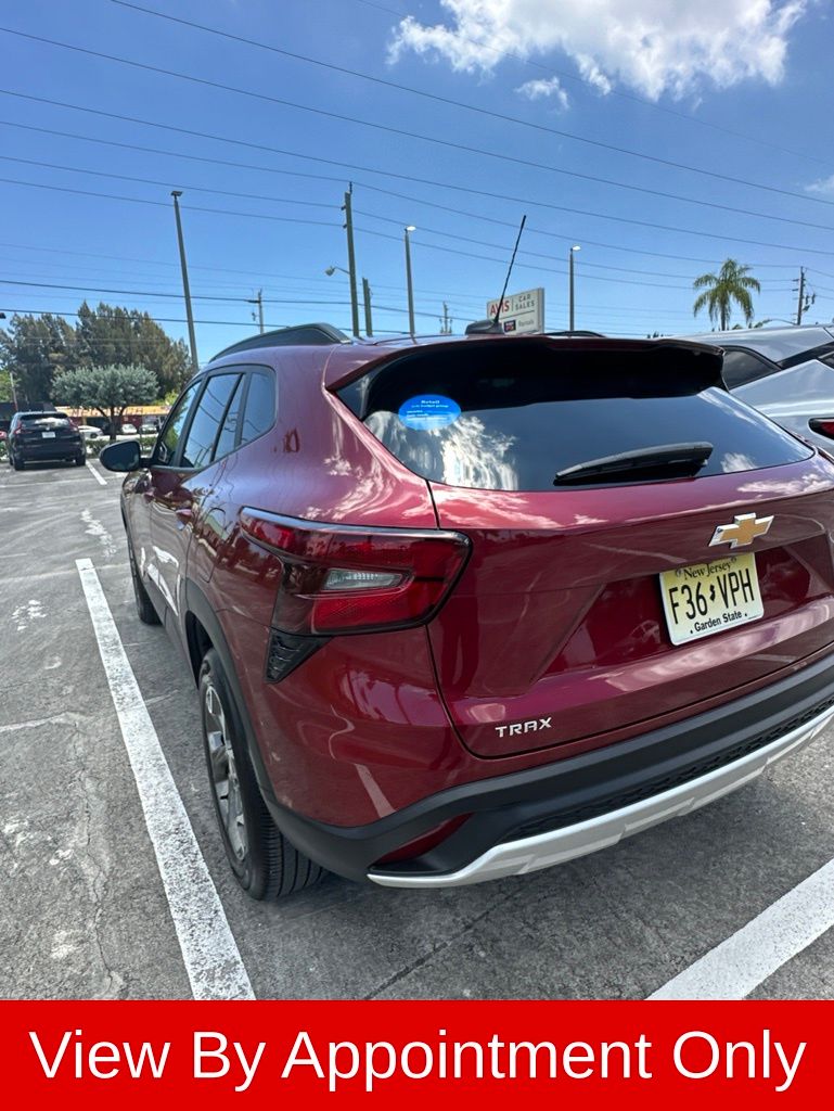 Thumbnail: 2025 Chevrolet Trax - 8