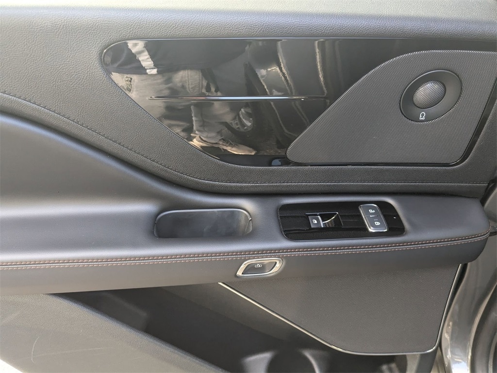 Thumbnail: 2023 Lincoln Aviator - 25