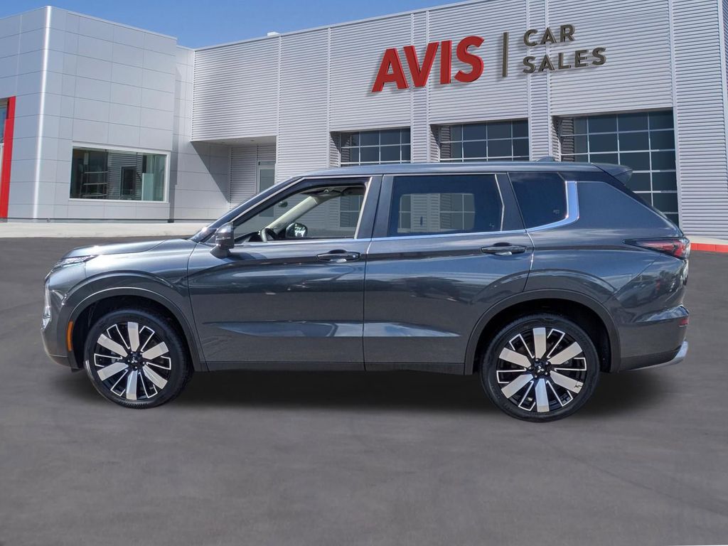Thumbnail: 2025 Mitsubishi Outlander - 11