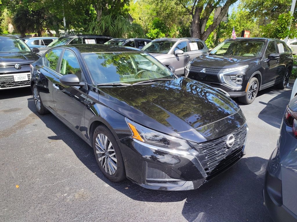 Thumbnail: 2025 Nissan Altima - 8