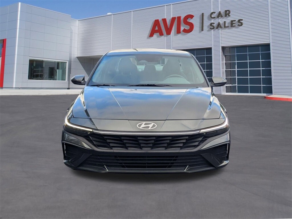 2024 Hyundai Elantra SEL photo 2