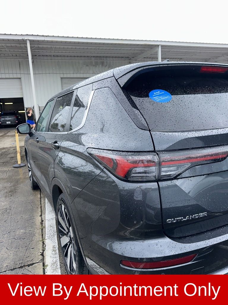 Thumbnail: 2025 Mitsubishi Outlander - 8