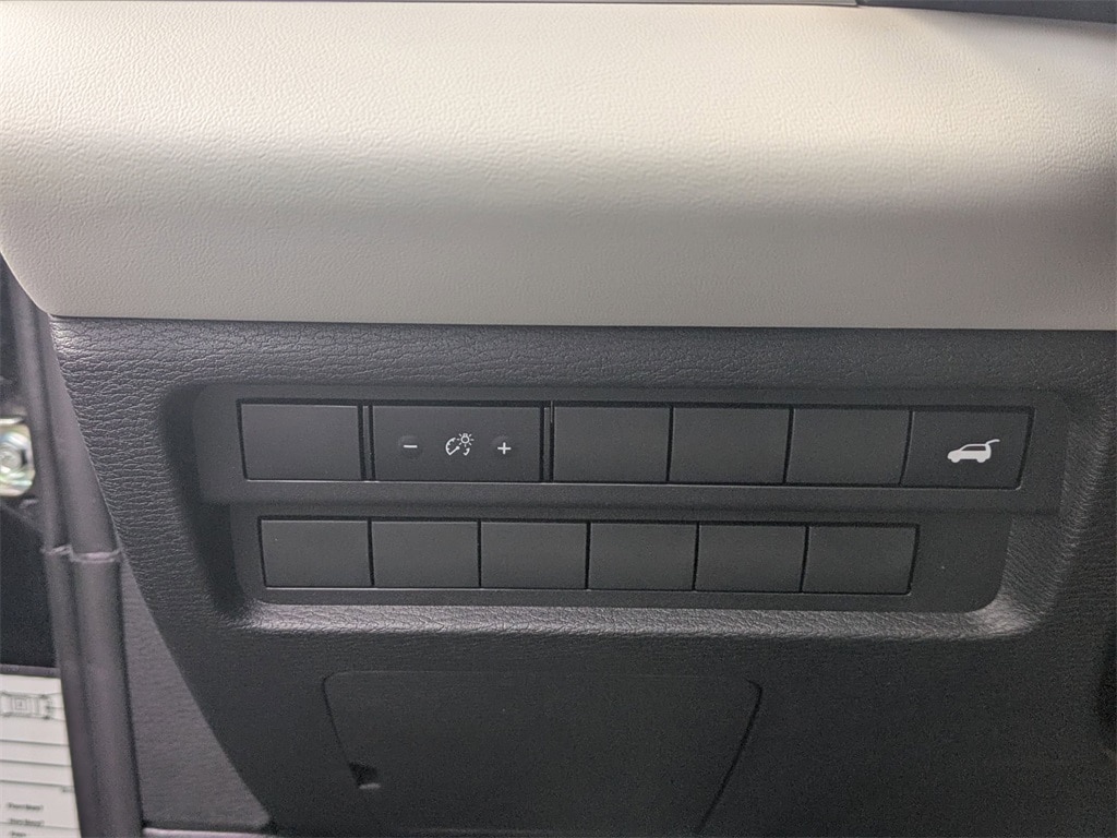 Thumbnail: 2024 Mitsubishi Outlander - 19