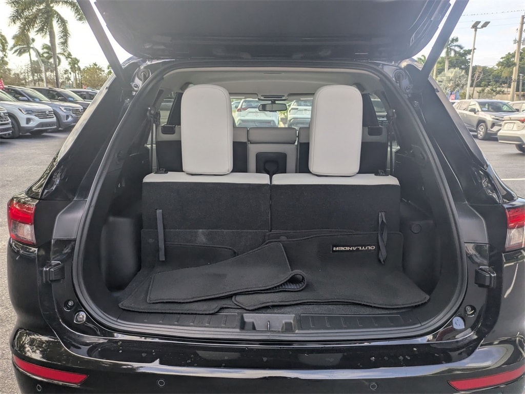 Thumbnail: 2024 Mitsubishi Outlander - 27