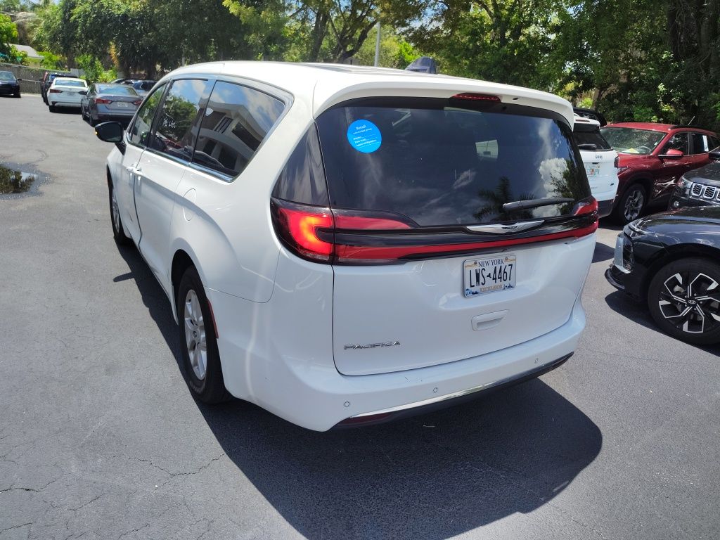 Thumbnail: 2025 Chrysler Pacifica - 9