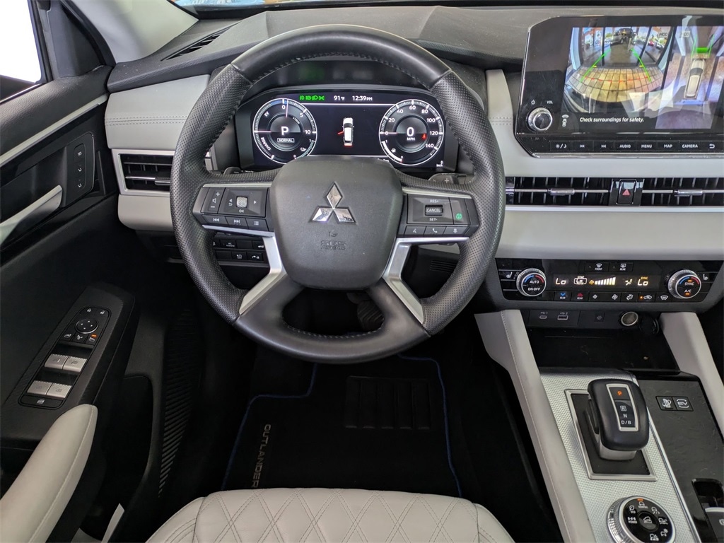 Thumbnail: 2023 Mitsubishi Outlander - 26