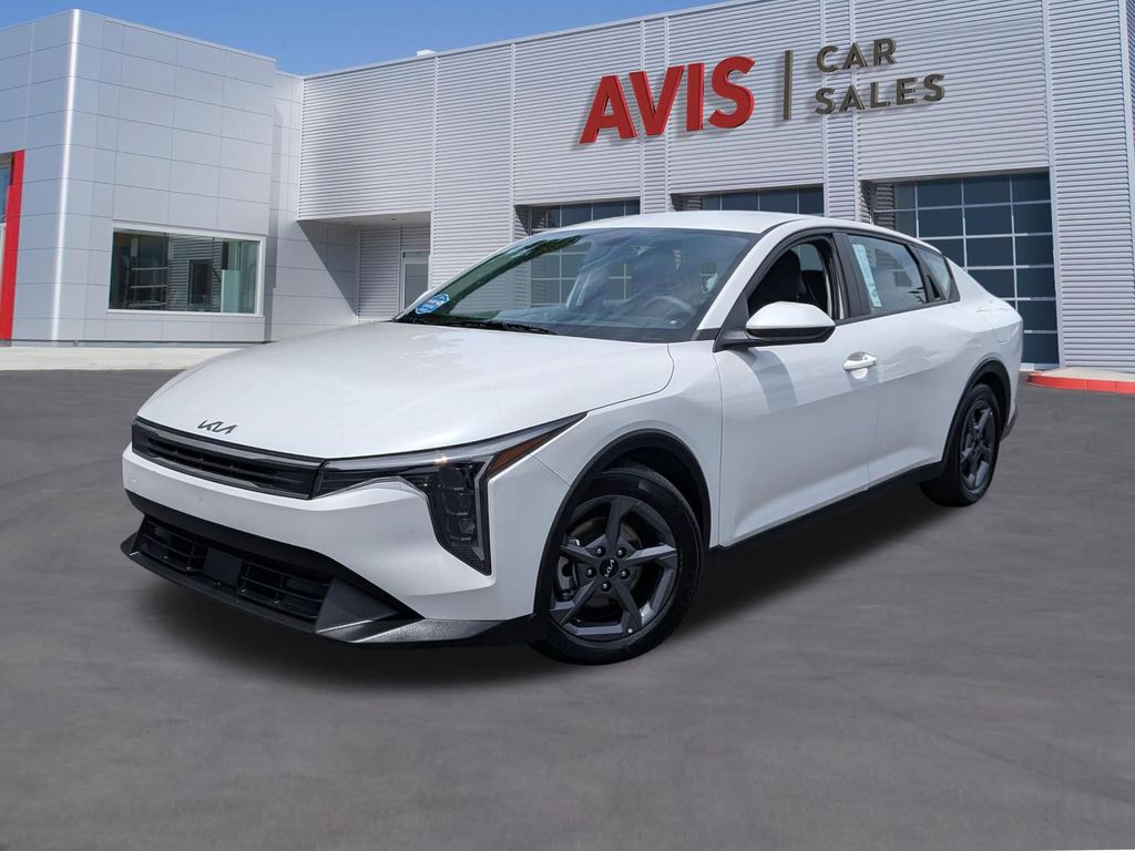 2025 Kia K4 LXS AT's photo