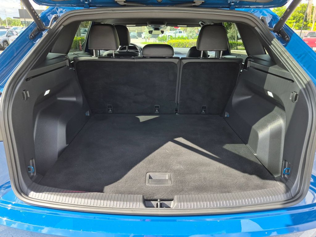 2025 Volkswagen Atlas Cross Sport SE w/Tech - Photo 27