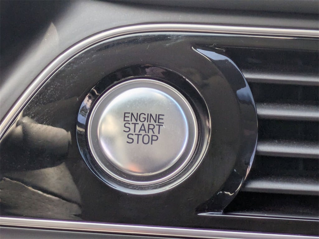 Thumbnail: 2021 Genesis G70 - 18