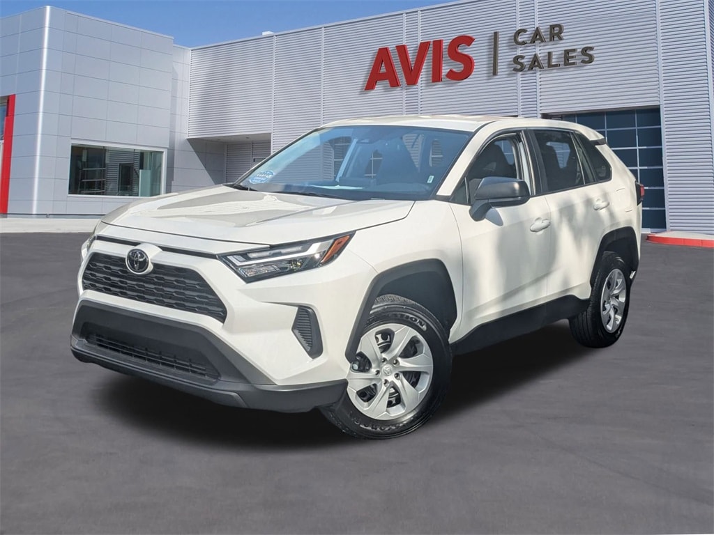 2025 Toyota RAV4 LE's photo