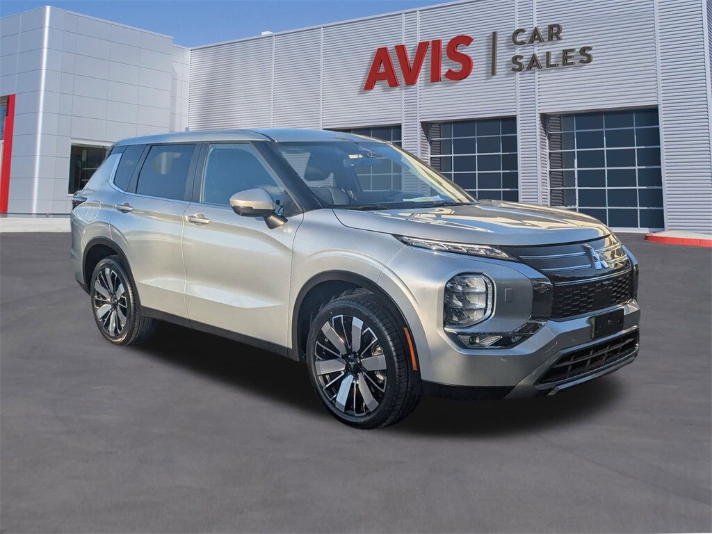 Thumbnail: 2025 Mitsubishi Outlander - 3