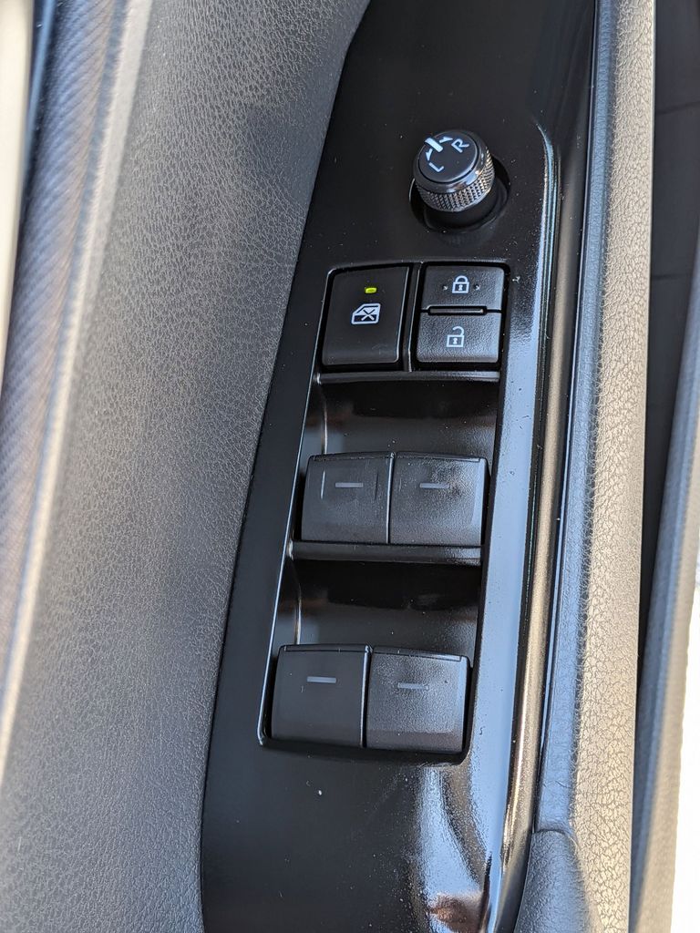 Thumbnail: 2025 Toyota Camry - 12