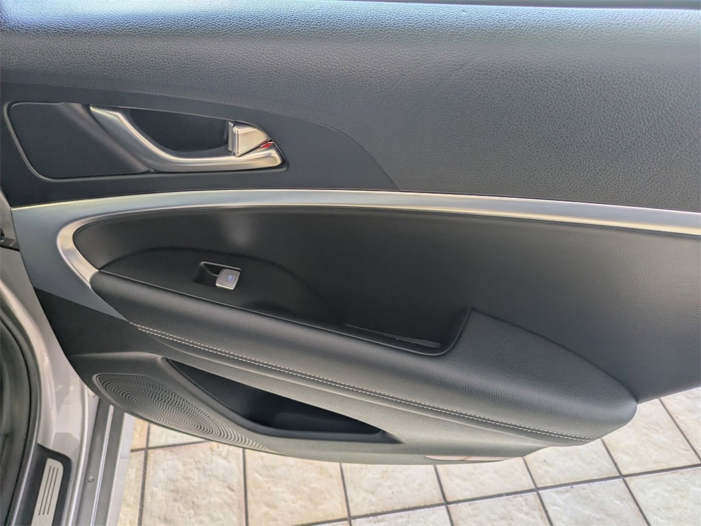 Thumbnail: 2021 Genesis G70 - 29