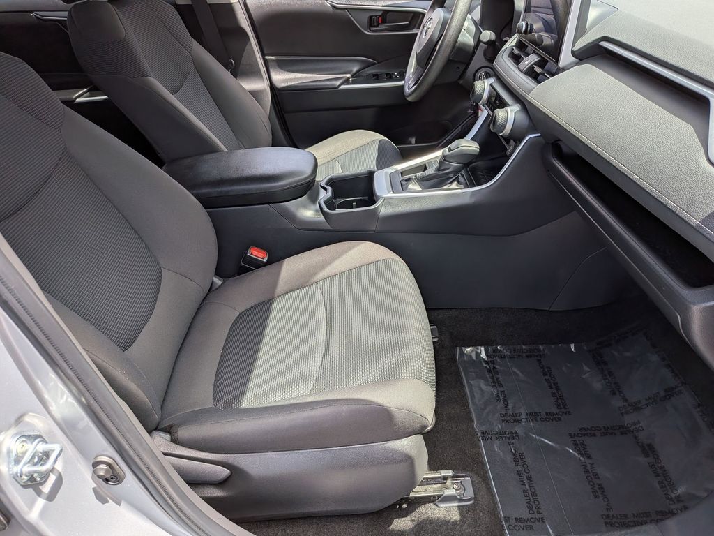 Thumbnail: 2025 Toyota RAV4 - 27