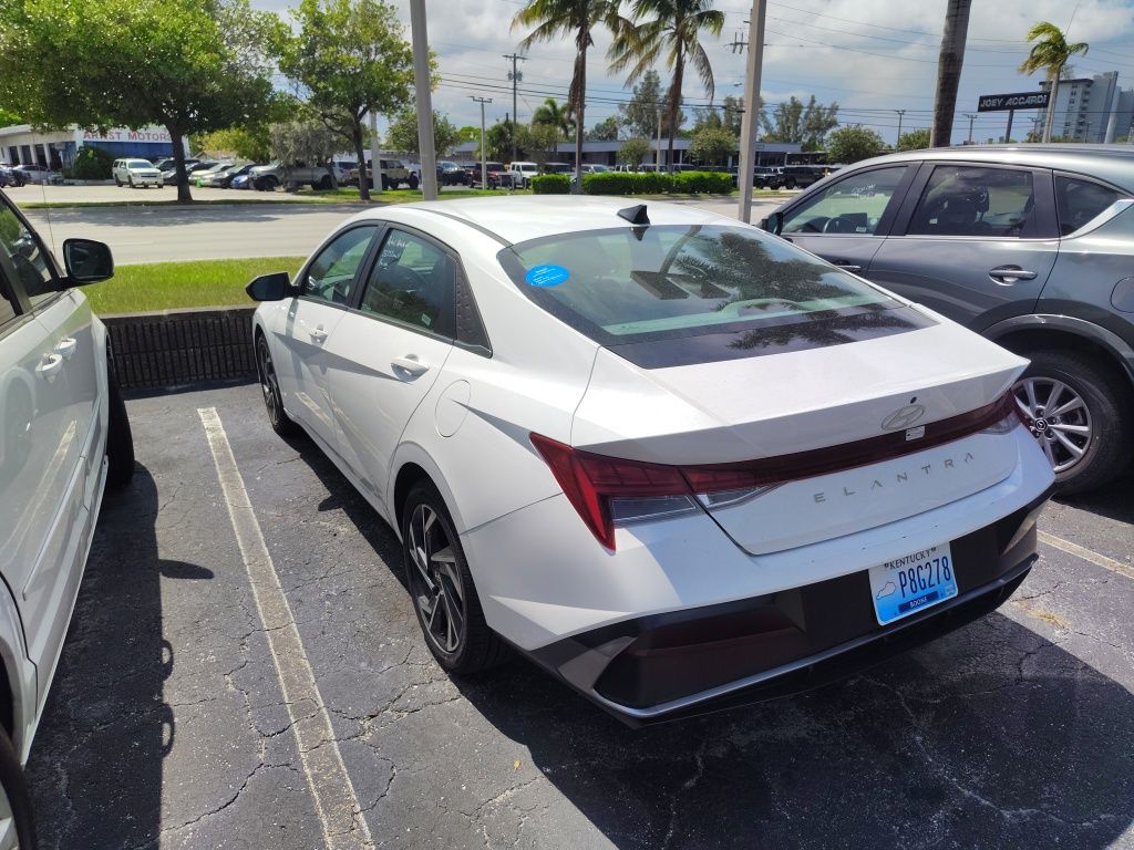 Thumbnail: 2025 Hyundai Elantra - 9
