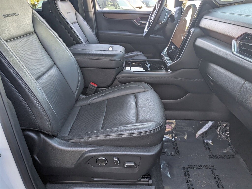 Thumbnail: 2025 GMC Yukon - 32