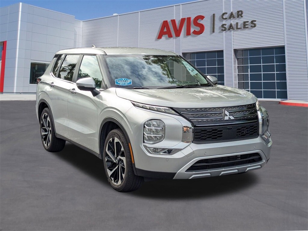2024 Mitsubishi Outlander SE photo 2