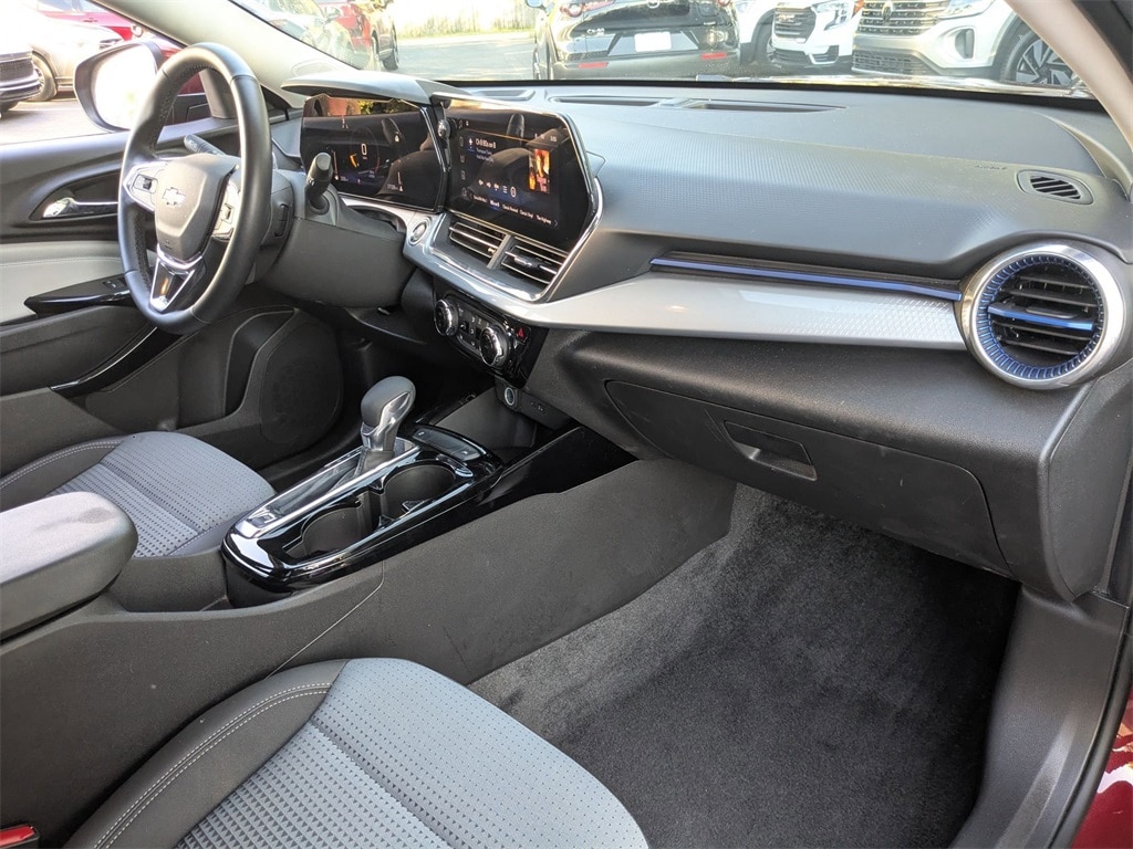 Thumbnail: 2025 Chevrolet Trax - 30