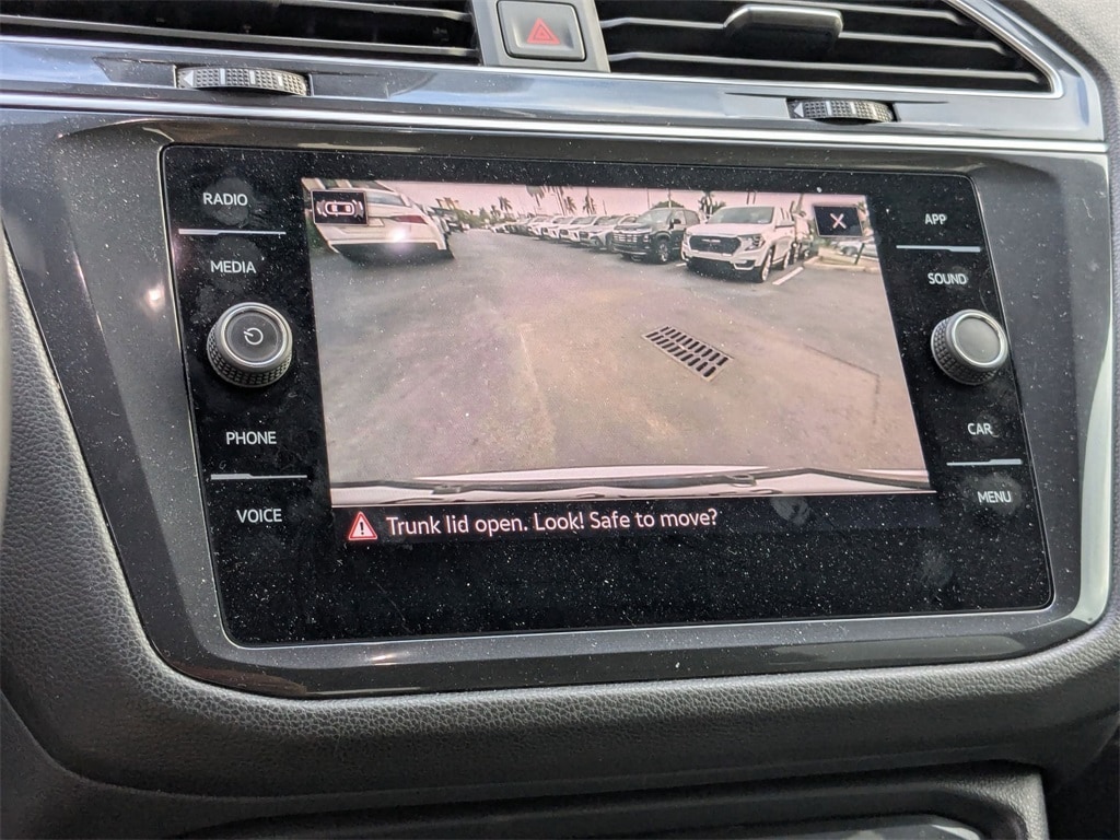 Thumbnail: 2024 Volkswagen Tiguan - 18