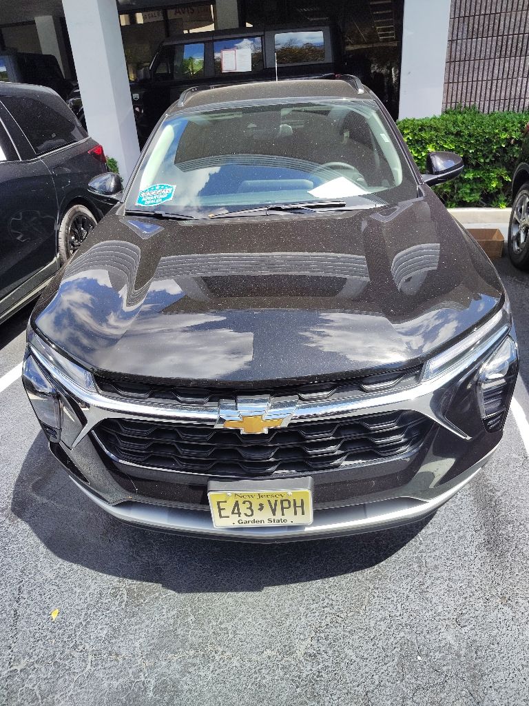 Thumbnail: 2025 Chevrolet Trax - 8