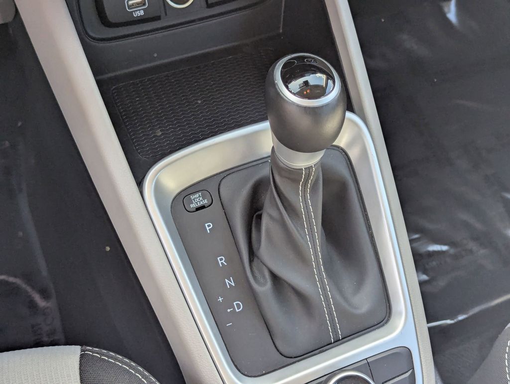 Thumbnail: 2025 Hyundai Venue - 21