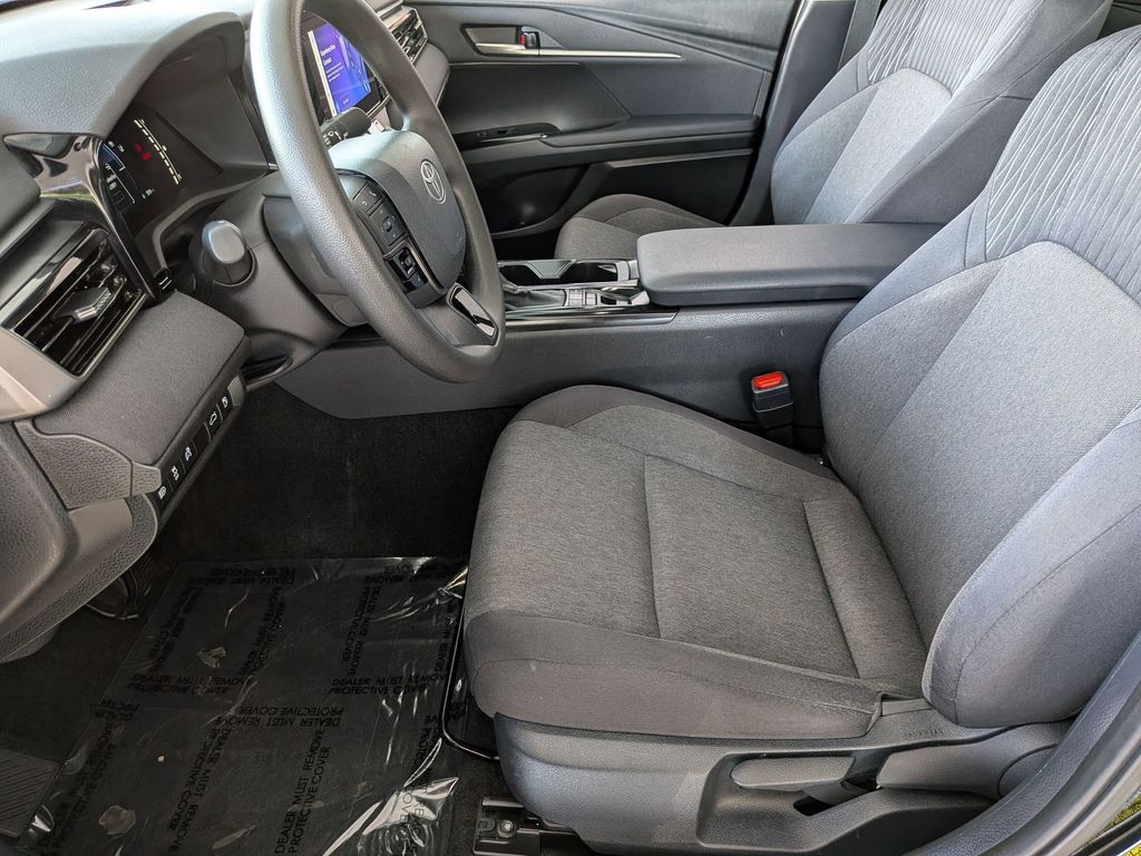 Thumbnail: 2025 Toyota Camry - 20