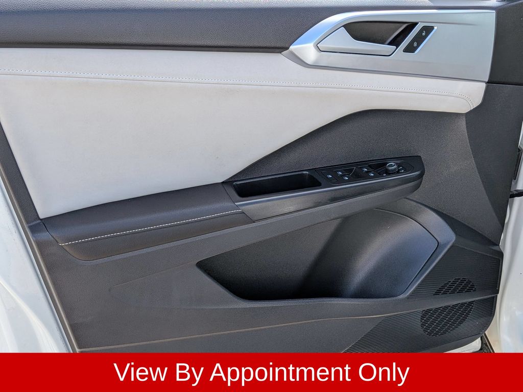 2025 Volkswagen Taos SE - Photo 11