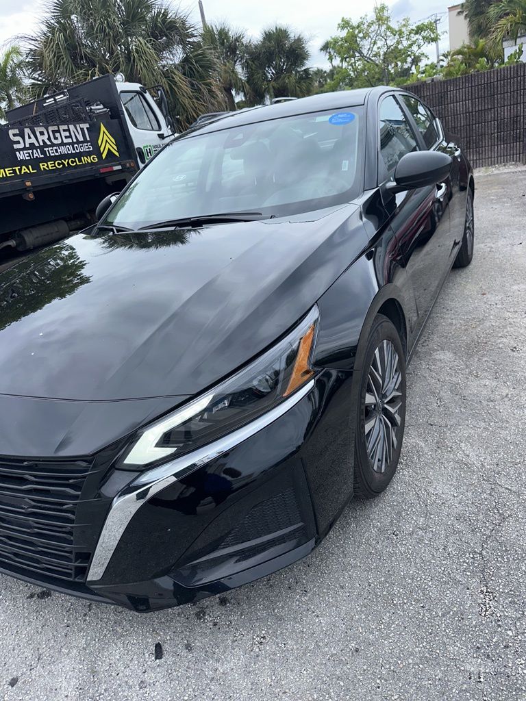 2025 Nissan Altima's photo