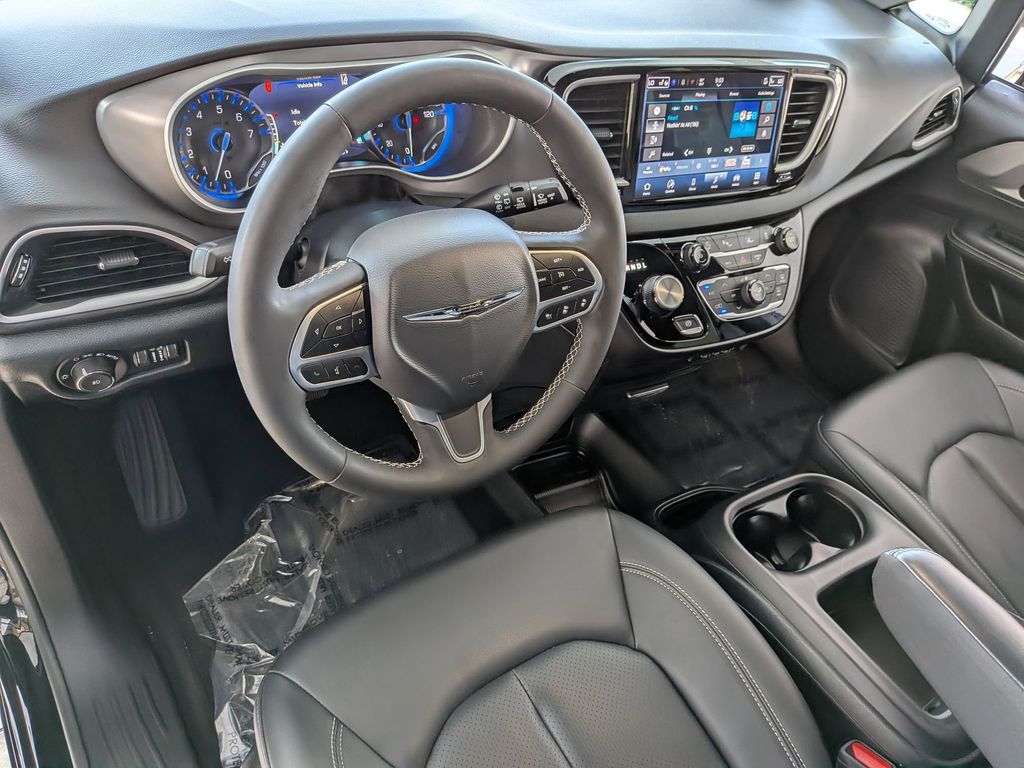 Thumbnail: 2025 Chrysler Pacifica - 13