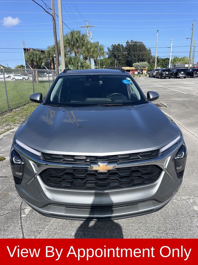 Thumbnail: 2025 Chevrolet Trax - 4