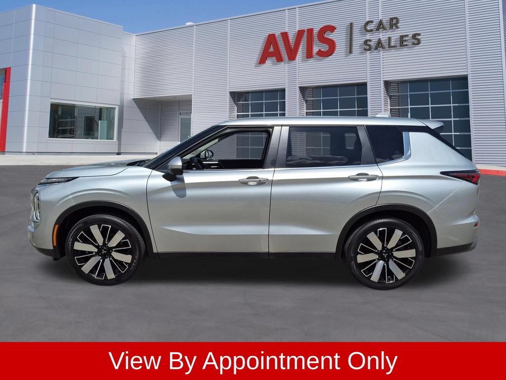 Thumbnail: 2025 Mitsubishi Outlander - 10