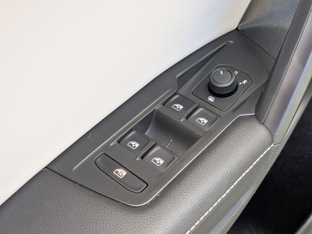 Thumbnail: 2024 Volkswagen Tiguan - 15