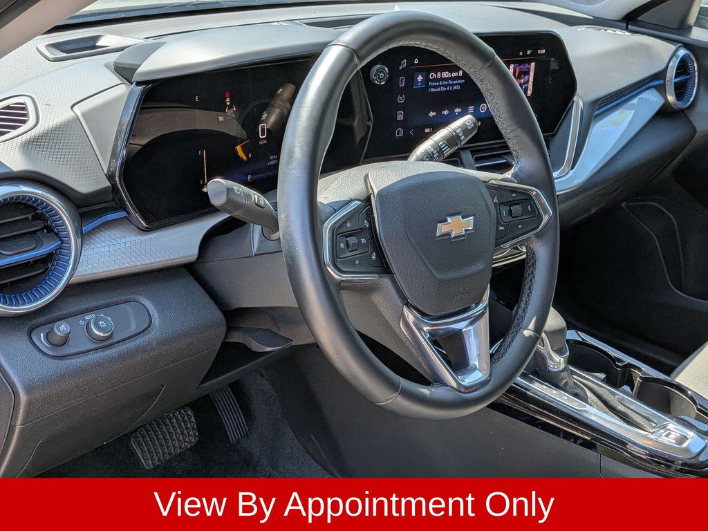 Thumbnail: 2025 Chevrolet Trax - 14