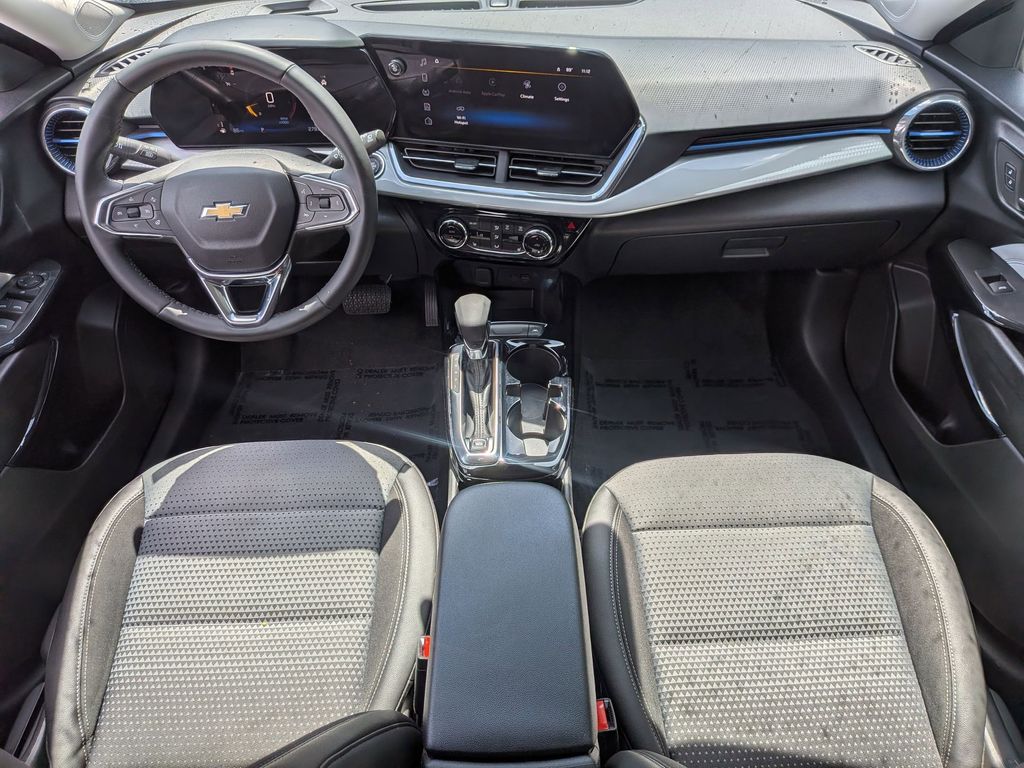 Thumbnail: 2025 Chevrolet Trax - 28