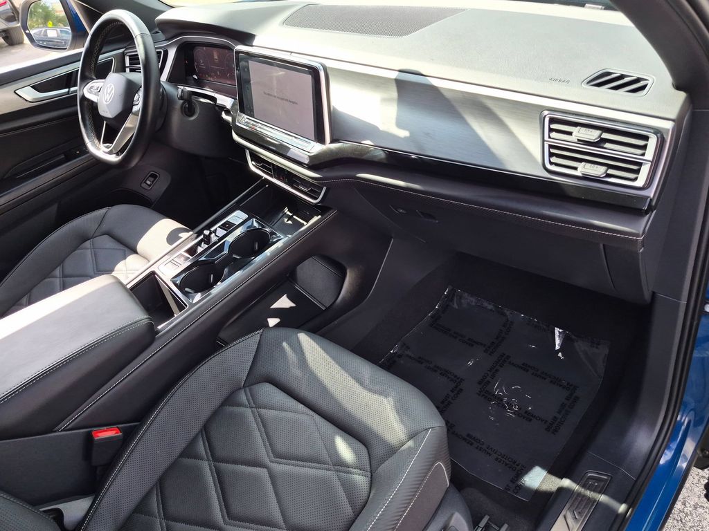 2025 Volkswagen Atlas Cross Sport SE w/Tech - Photo 31