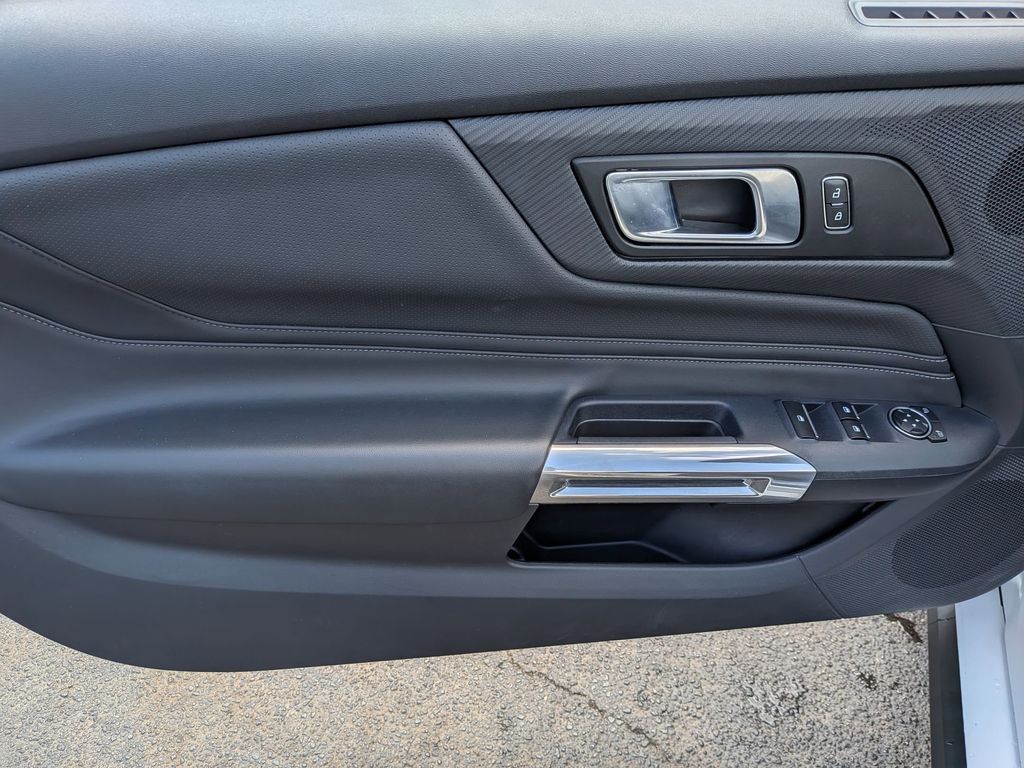 Thumbnail: 2025 Ford Mustang - 14