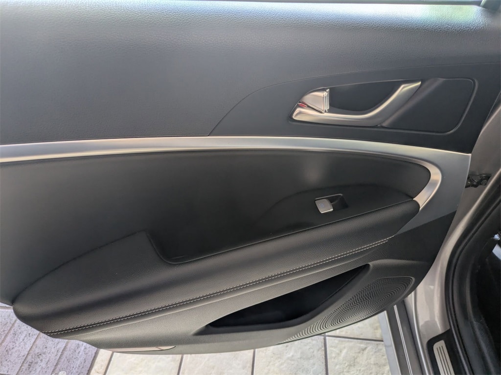 Thumbnail: 2021 Genesis G70 - 26