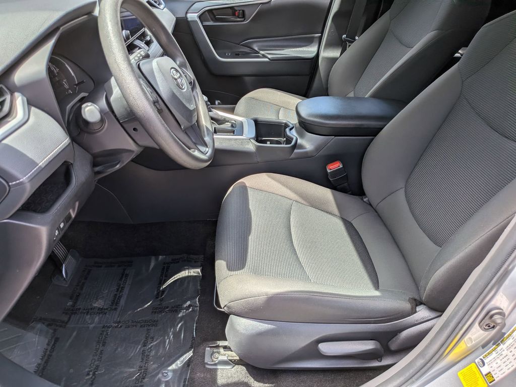 Thumbnail: 2025 Toyota RAV4 - 17