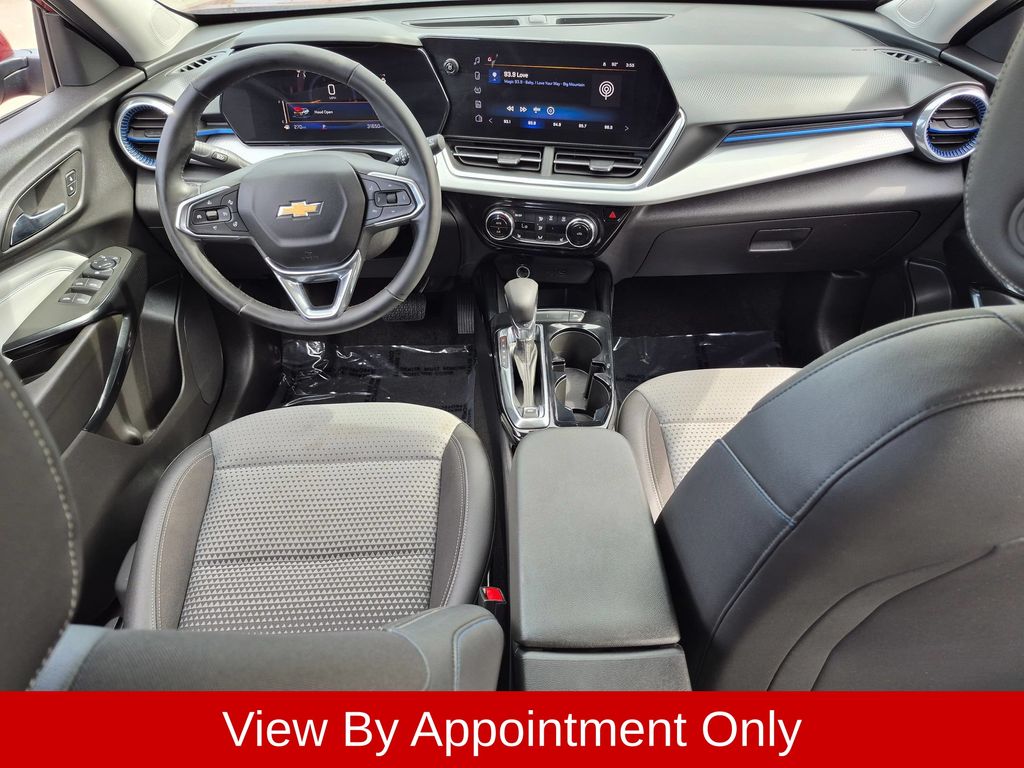 Thumbnail: 2025 Chevrolet Trax - 23