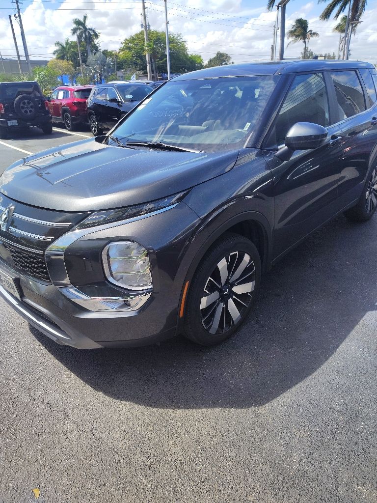 2025 Mitsubishi Outlander SE S-AWC's photo