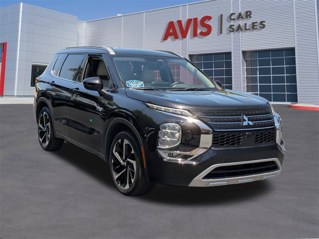 Thumbnail: 2023 Mitsubishi Outlander - 3
