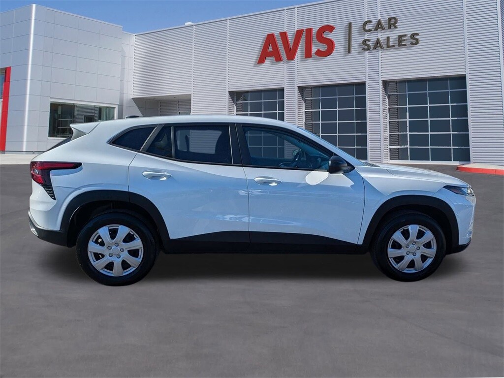 Thumbnail: 2025 Chevrolet Trax - 5