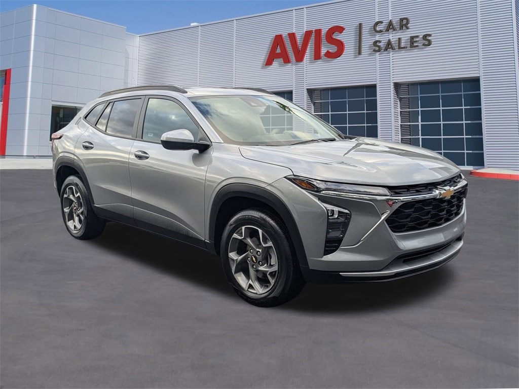 Thumbnail: 2025 Chevrolet Trax - 3