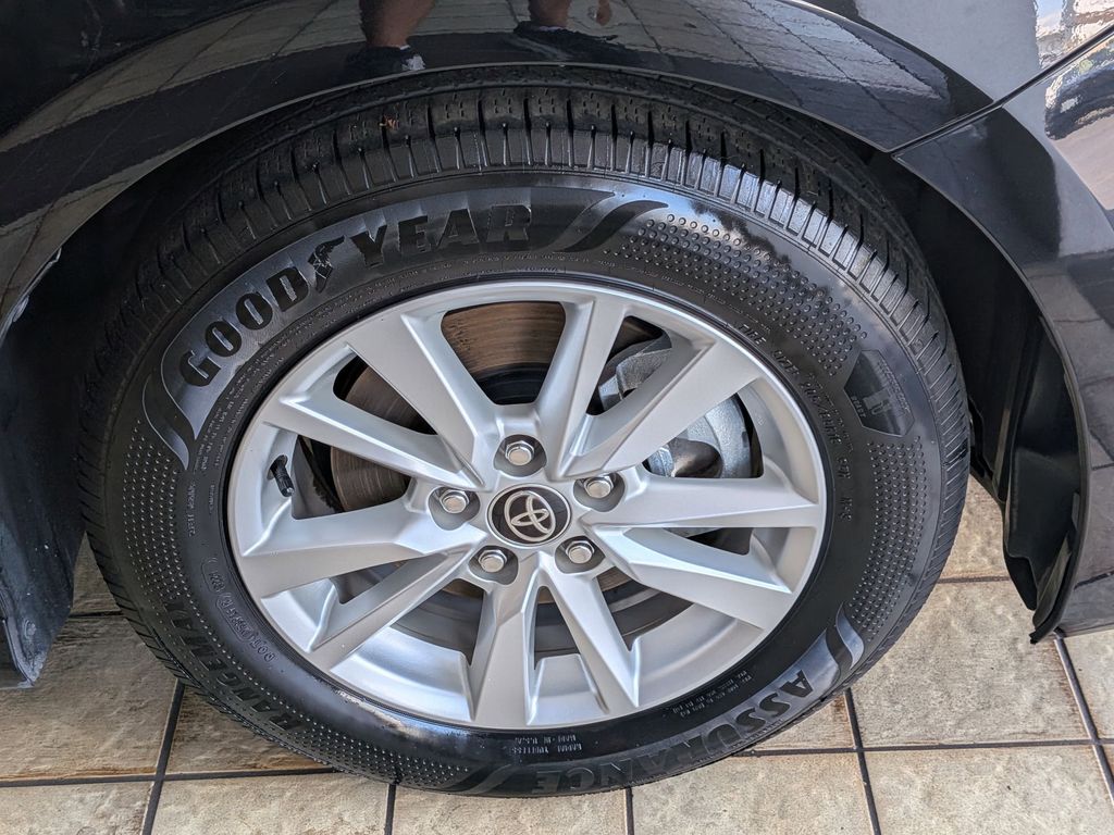 Thumbnail: 2025 Toyota Camry - 33